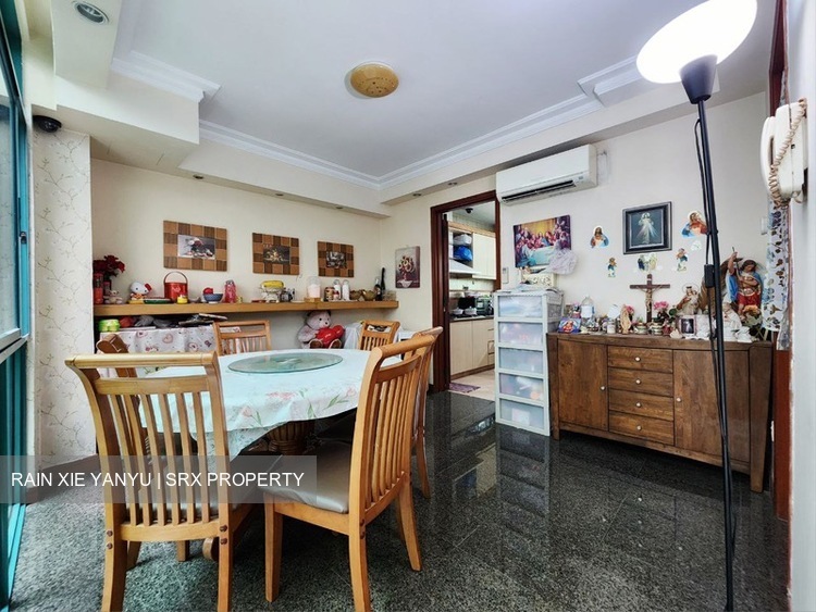 Charlton 18 (D19), Terrace #529537591